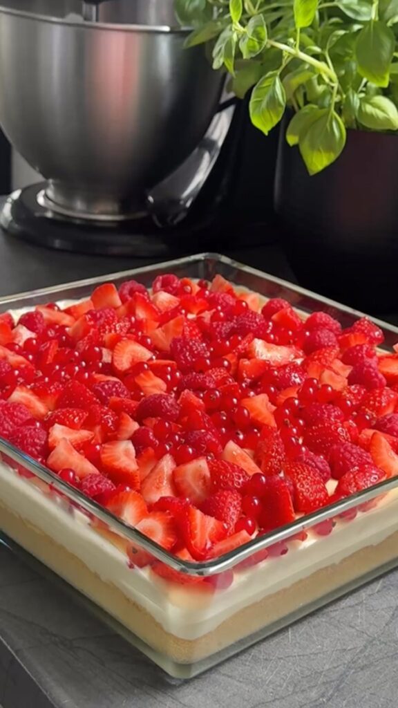 Strawberry Cream Sheet Cake Recipe