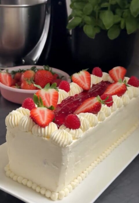 Berry Mascarpone Layer Cake Recipe