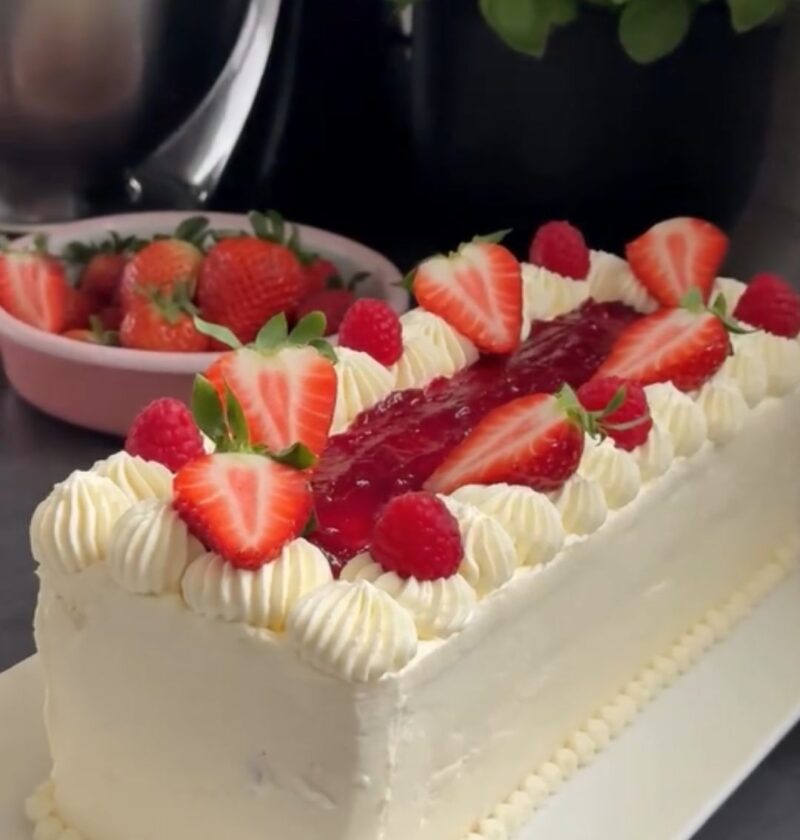 Berry Mascarpone Layer Cake Recipe