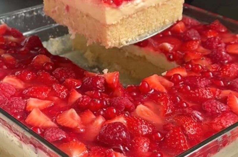 Strawberry Cream Sheet Cake Recipe