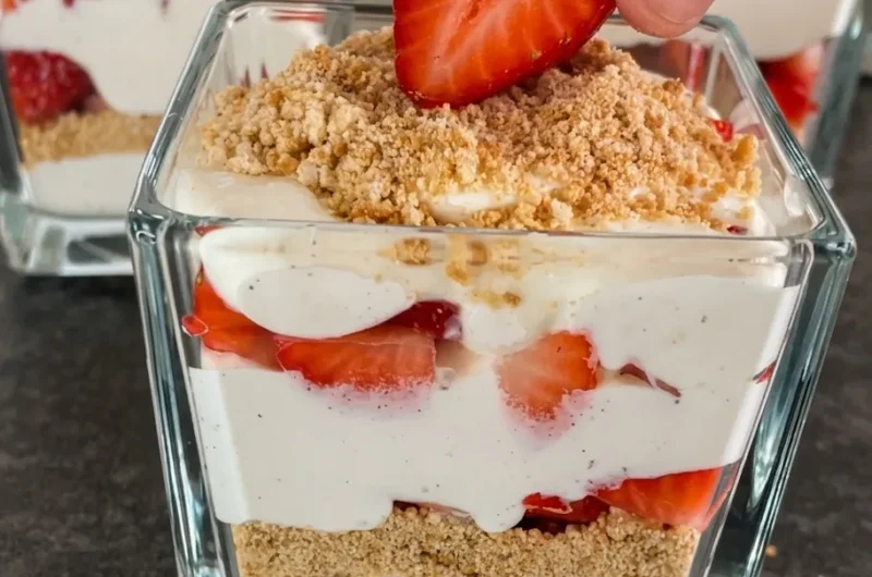 No Bake Strawberry Dessert Cups