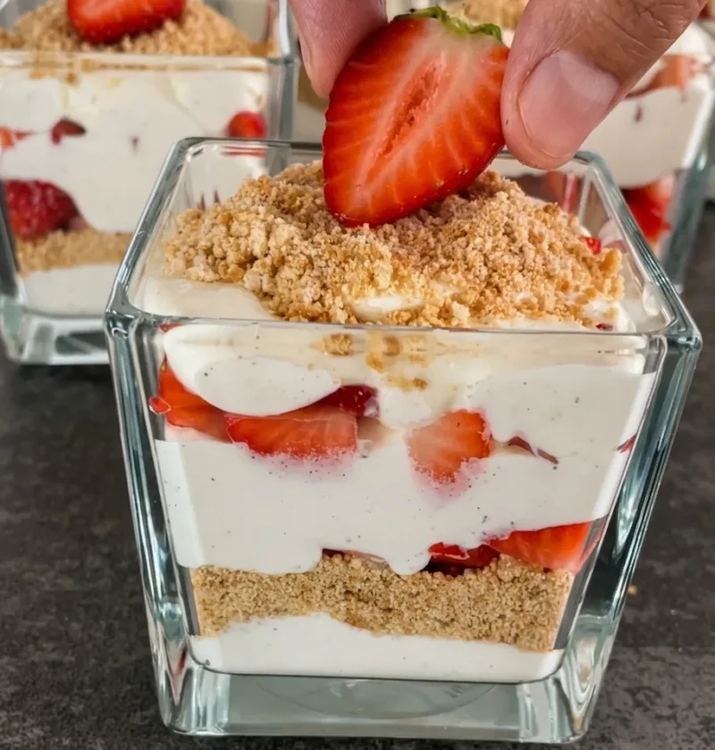 No bake strawberry dessert cups with layered mascarpone cream, crushed biscuits, and fresh strawberries in glass cups